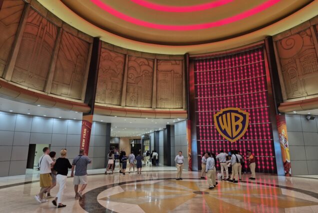 رزرو آنلاین بلیط شهربازی وارنر برادرز ابوظبی – دنیای انیمیشن و ابرقهرمانان با تخفیف ویژه